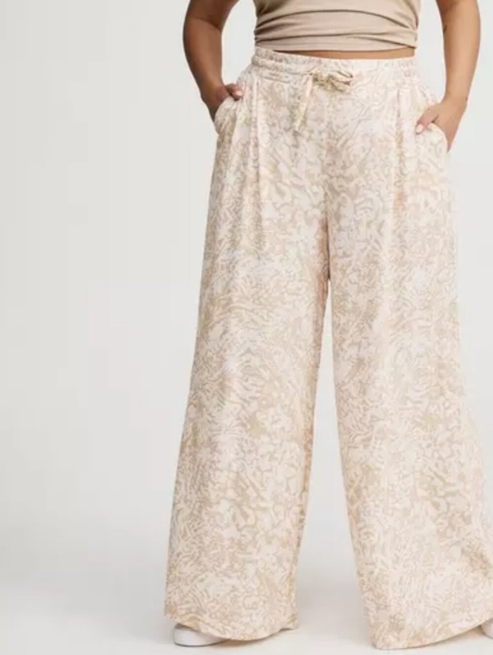 Torrid Wide-Leg Drawstring Pants in Light Beige Print, SZ 0X SHORT, NWT